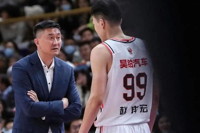 广东队季后赛调整轮换启用陈家政应对广州挑战